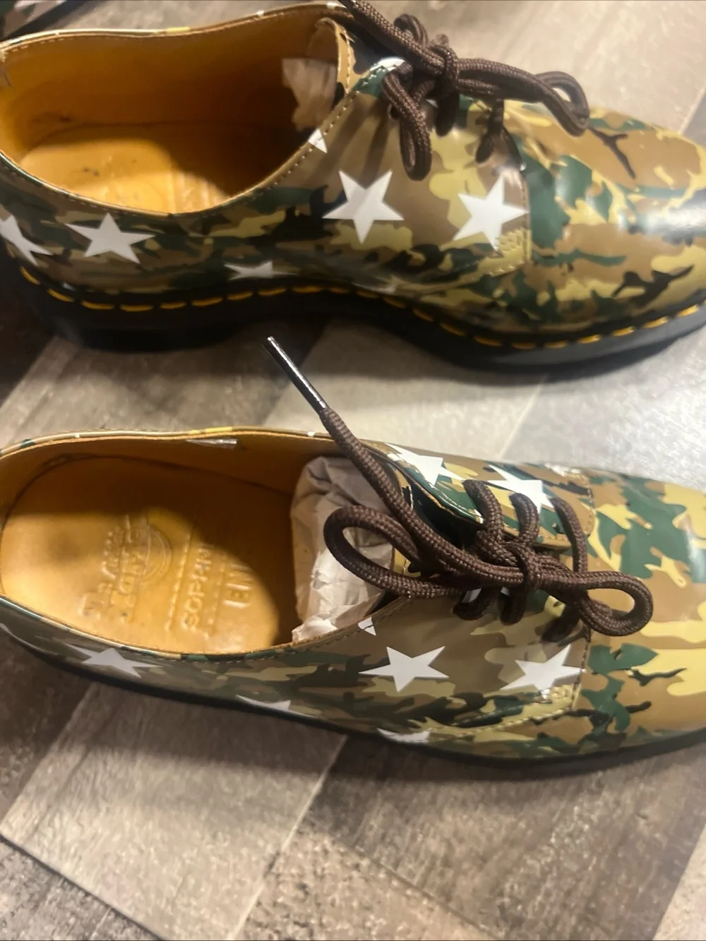 Dr. Martens Men's Green Camo Star 3-Eye Derby men’s 10